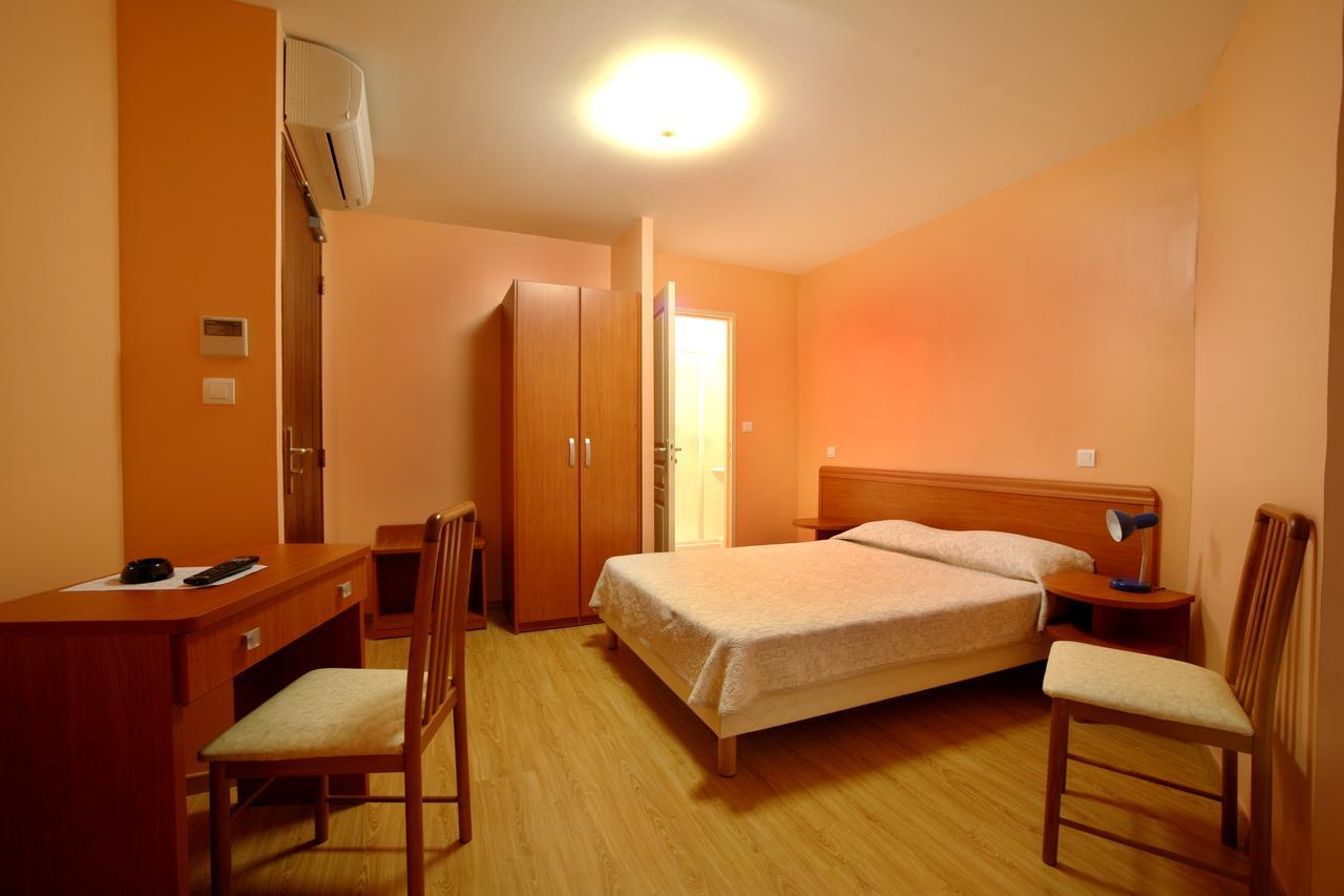 Hotel Le Dauphin Ajaccio  Ngoại thất bức ảnh